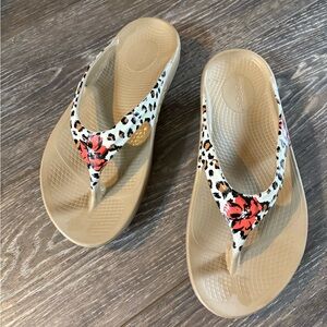 OOFOS Women's Beige Flip Sandals with Floral Leopard Strap